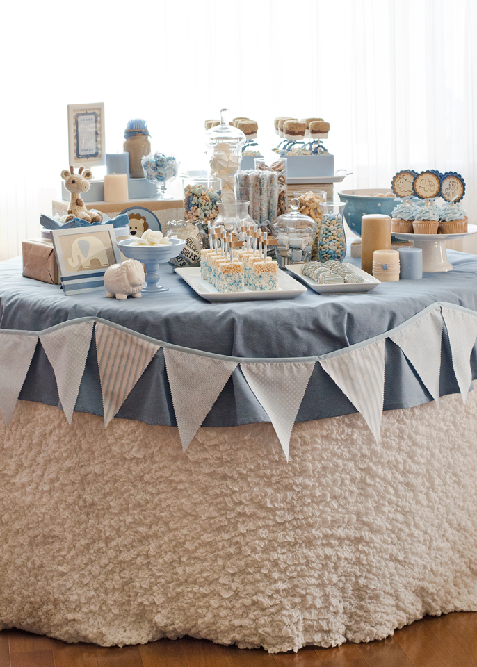Baby shower hot sale round table decorations